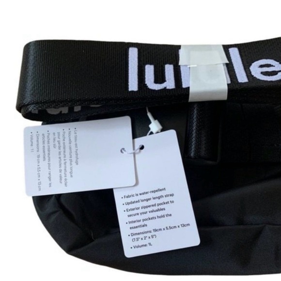 NWT Lululemon Black  Everywhere Belt bag - Picture 3 of 3